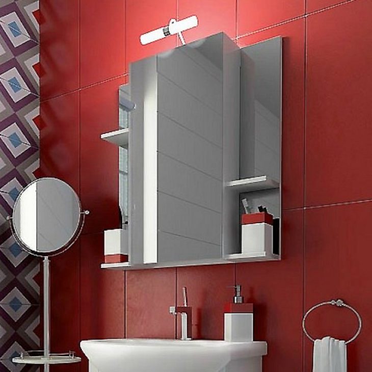 зеркало в ванную комнату с полкой