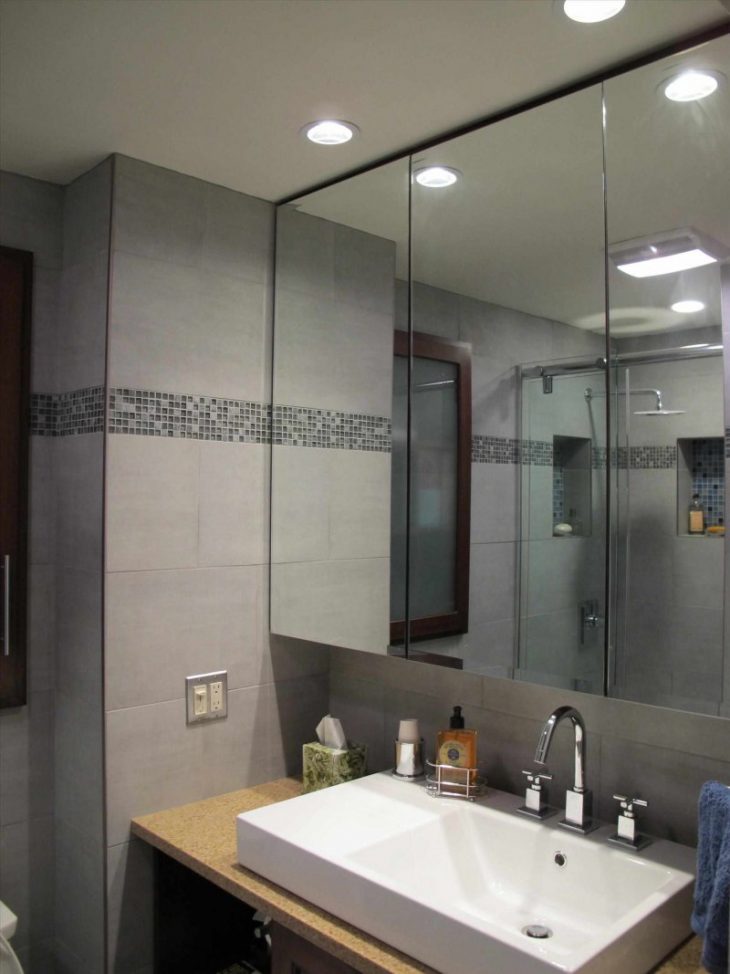 навесное зеркало в ванную комнату