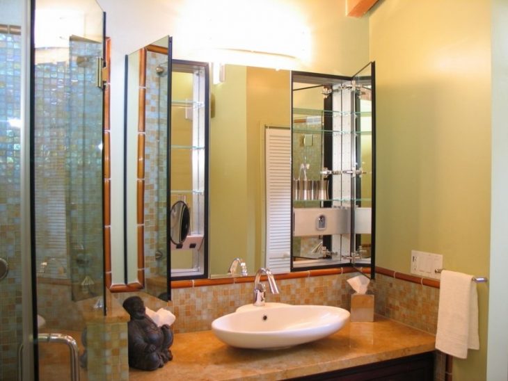 навесное зеркало в ванную комнату