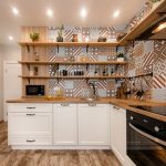 Кухни без верхних шкафов — 100 лучших идей дизайна