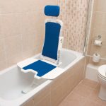 Ванные комнаты для инвалидов. Обустройство ванной для инвалидов с 90 фото