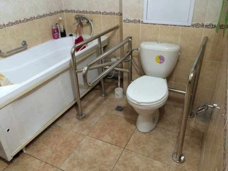 приспособление для ванной для инвалидов