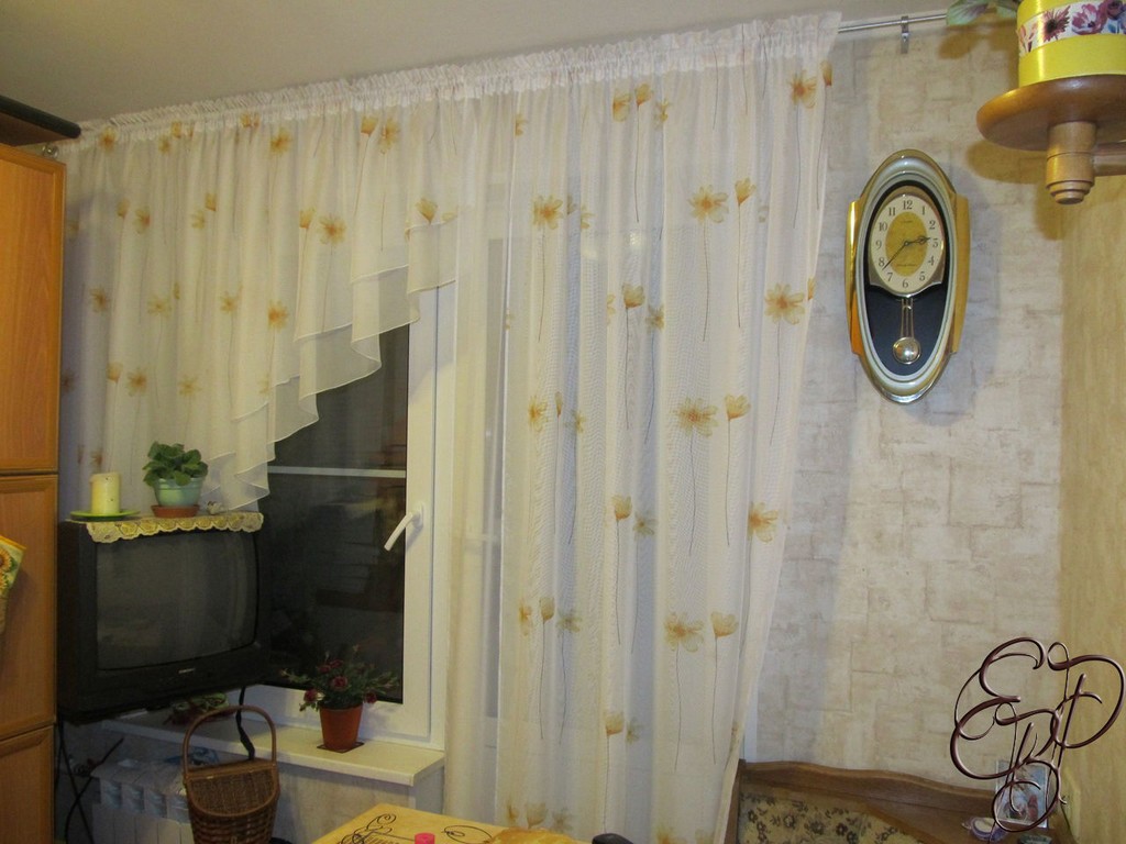 Шторы на кухню с балконом - 50 фото идей оформления штор в кухне