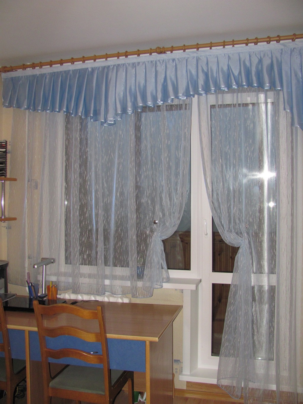 Шторы на кухню с балконом - 50 фото идей оформления штор в кухне