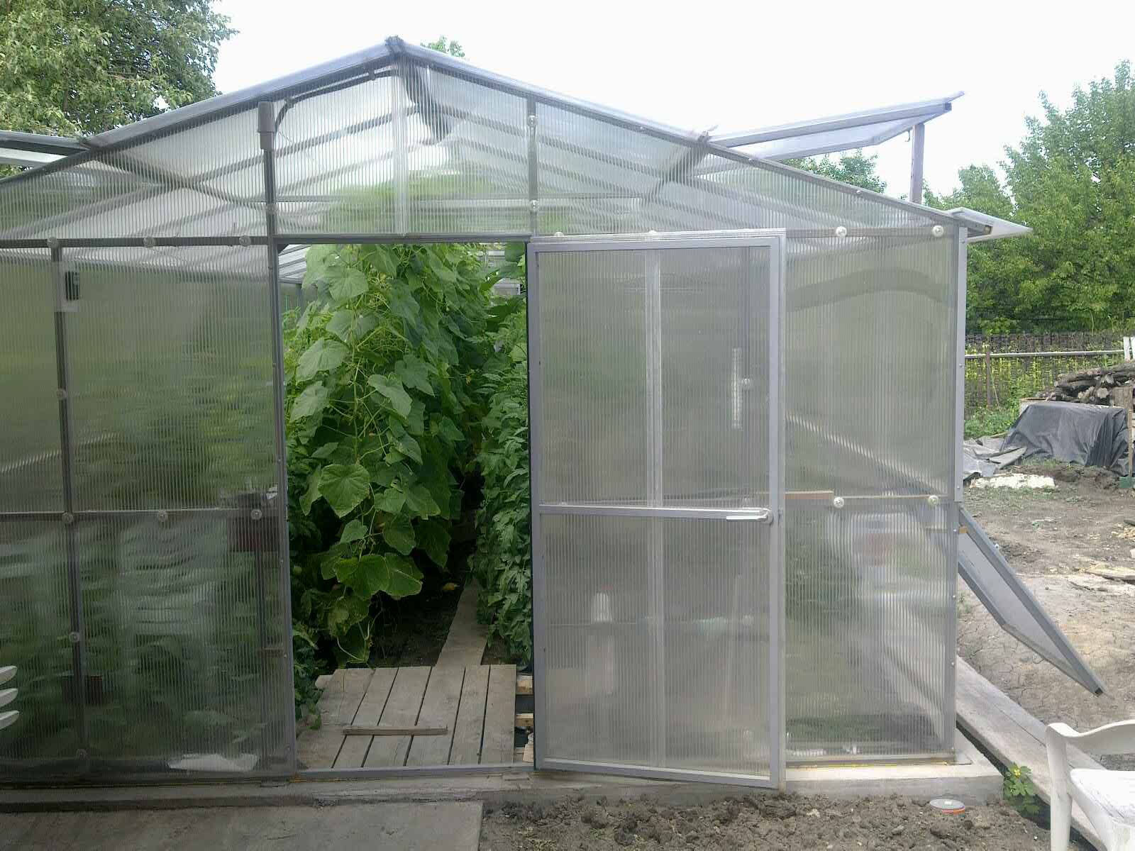 Сборка теплицы из поликарбоната своими руками - инструкция с фото