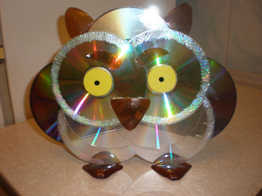Поделки из дисков для дачи и сада