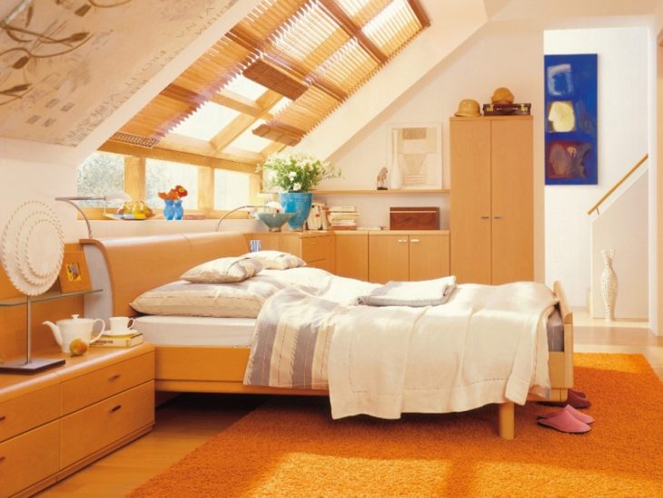 современная спальня в мансарде фото