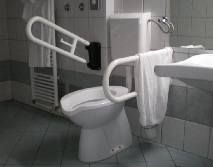 ванные для инвалидов и пожилых людей