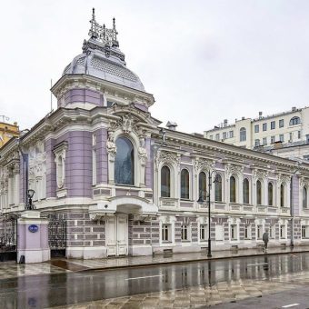 Особняк в центре Москвы, как пропуск в "высшее" общество