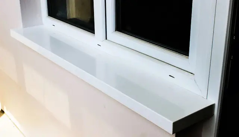 Монолітне підвіконня в інтер'єрі кухні